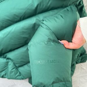 Lululemon Wunder Puff Crop. Everglade green. Size 6.